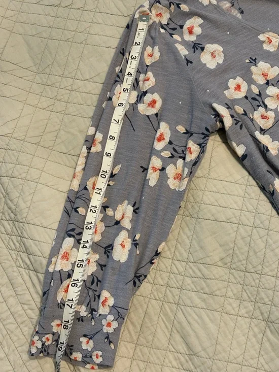Lucky Brand Gray Floral V-Neck 3/4 Sleeve Top - Picture 9 of 9